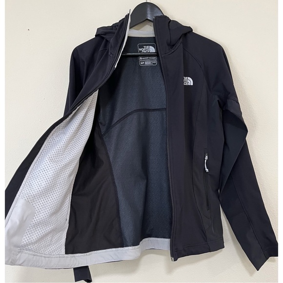 The North Face Women's Black Softshell Jacket - Picture 5 of 5